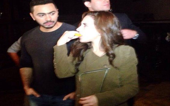   مصر اليوم - تامر حسني ينتهي من تصوير 75% من مسلسل فرق توقيت