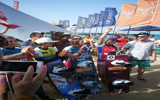   مصر اليوم - الشواطئ المصريّة من أهم المقاصد الجاذبة لرياضة التزحلق على الأمواج