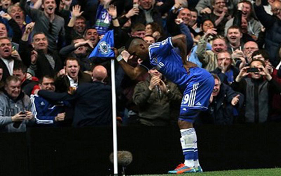   مصر اليوم - إيتو يُجدّد السخرية من مورينيو في تعادل الكاميرون وألمانيا