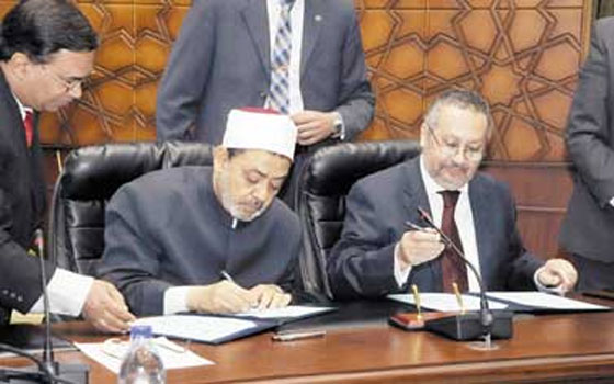   مصر اليوم - الأزهر والاتصالات يوقعان بروتوكولاً لتطوير المعاهد الأزهريَّة باستخدام تكنولوجيا المعلومات