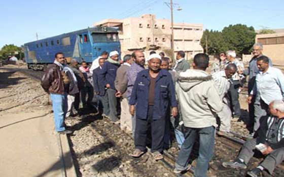 مصر اليوم - خلاف بين سائق و ركاب يؤدي إلى تأخير قطار القاهرة - أسوان 25 دقيقة في أسيوط