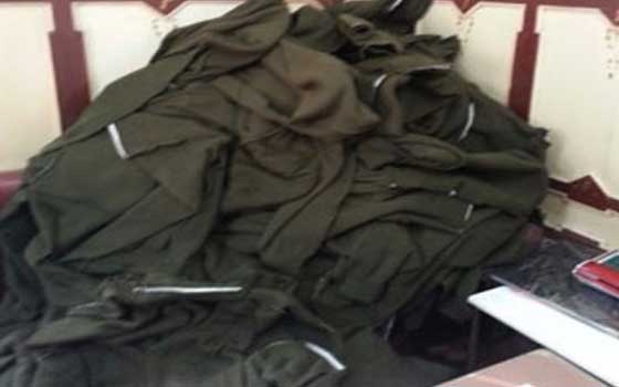   مصر اليوم - ضبط بائع متجول بحوزته كميات من الملابس العسكرية في قليوب