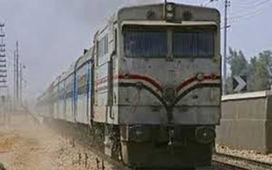   مصر اليوم - مقتل شخص تحت عجلات قطار في كفر الدّوَّار