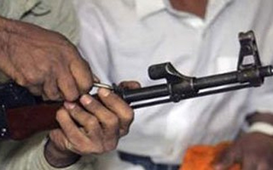 مصر اليوم - معركة بالأسلحة النارية بين الغجر والعرب في السنبلاوين