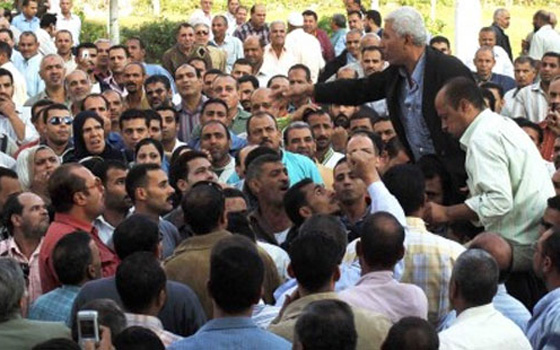   مصر اليوم - عُمَّال سنمار ينفون بدء الاعتصام المفتوح ويواصلون الإضراب عن العمل