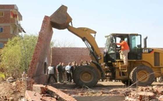   مصر اليوم - إزالة 32 حالة تعدٍ على الأراضي الزراعية في سوهاج