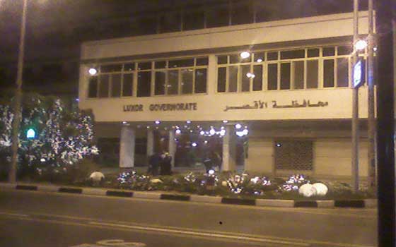   مصر اليوم - مواطنو الأقصر يتوافدون على كورنيش النيل احتفالاً بالعيد