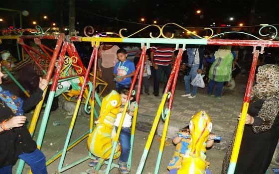 مصر اليوم - إقبال من السوايسة على المتنزهات في أخر أيام العيد