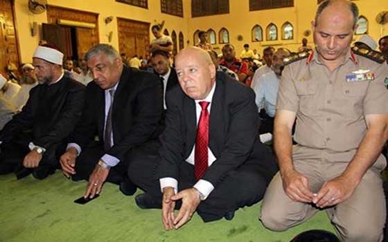   مصر اليوم - محافظ بورسعيد يشارك في إحياء ليلة القدر