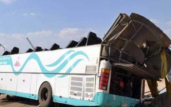 مصر اليوم - مقتل وإصابة 15 في حادث انقلاب أتوبيس رحلات في المنيا