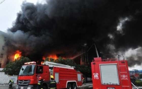 مصر اليوم - إخماد حريق محدود بمول تجاري بمركز مغاغة دون خسائر في الأرواح