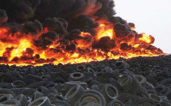   مصر اليوم - نشوب حريق فى مصنع لإطارات السيارات في البحيرة