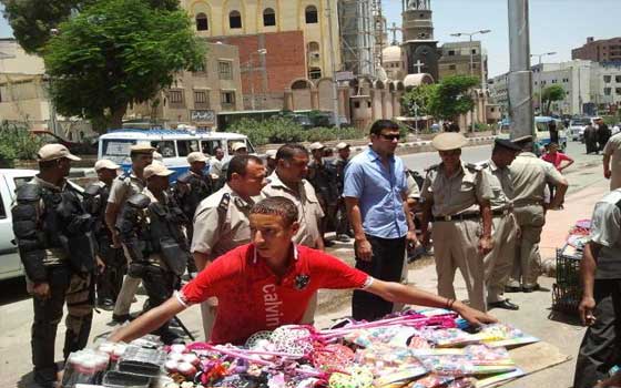   مصر اليوم - أمن سوهاج يُشن حملة مُكبرة لإزالة الإشغالات في المحافظة