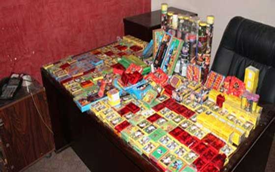   مصر اليوم - القبض على 12 تاجر ألعاب نارية في بورسعيد