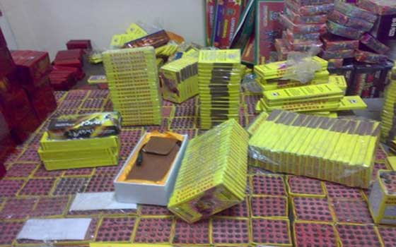 مصر اليوم - شرطة أسيوط تضبط 72 ألف صاروخ ديناميت