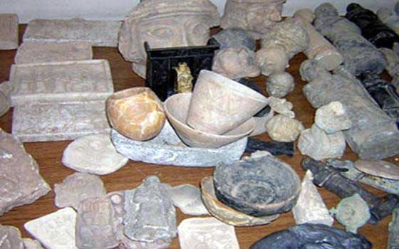 مصر اليوم - ضبط عاطل بحوزته 30 قطعة أثرية مختلفة الأشكال والأحجام في المنيا