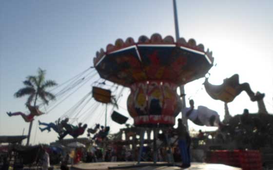   مصر اليوم - إقبال مكثف على المتنزهات في الأقصر أخر أيام العيد