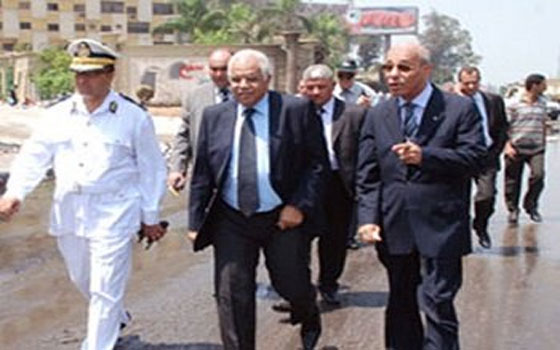   مصر اليوم - محافظ القاهرة يتفقد منطقة الدرب الأحمر تكثيف جهود إزالة التعديات والمخالفات