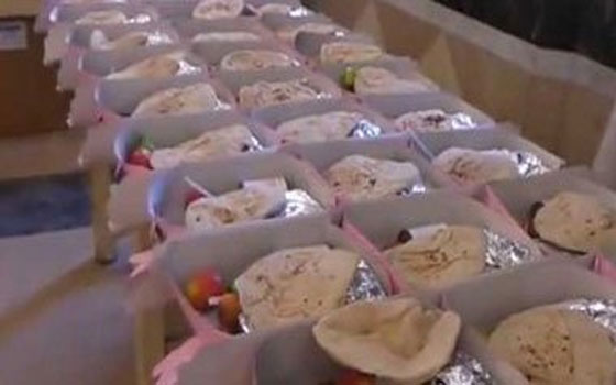 مصر اليوم - إعانات للأسر الفقيرة والأيتام بمناسبة العيد في أسيوط