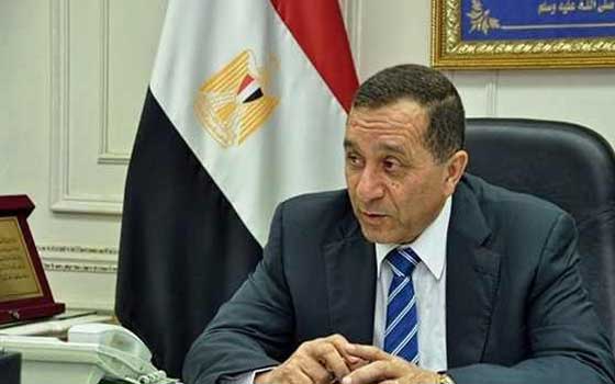   مصر اليوم - محافظ البحيرة يوجه بسرعة مد مواسير المياه لعزبة المفتش