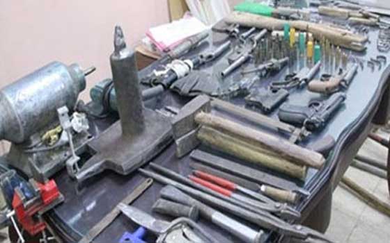   مصر اليوم - ضبط ورشة لتصنيع الأسلحة النارية وبيعها للعناصر الإجرامية في الأميرية
