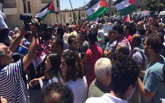 مصر اليوم - إخلاء سبيل نشطاء السويس المعتقليّن خلال وقفة نصرة غزة