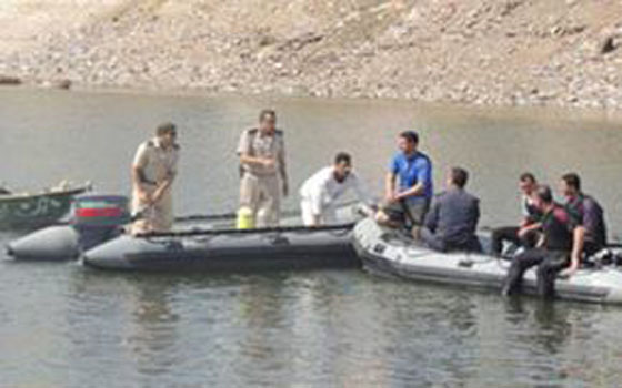   مصر اليوم - الإنقاذ النهرى يكثف جهوده لإنتشال جثة طالب غرق في الرياح البحيرى في البحيرة