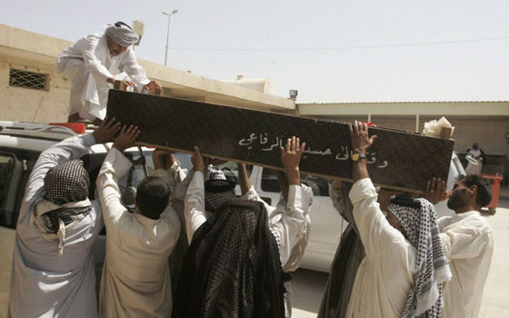   مصر اليوم - إنتهاء مراسم الدَّفن للشُّهداء الخمسة أبناء محافظة سوهاج