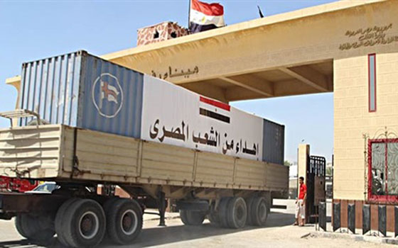 مصر اليوم - إدخال مساعدات مصرية إلى قطاع غزة عبر ميناء رفح البري