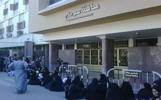   مصر اليوم - حملة ارسم بسمة تساعد الأسر الفقيرة في سوهاج