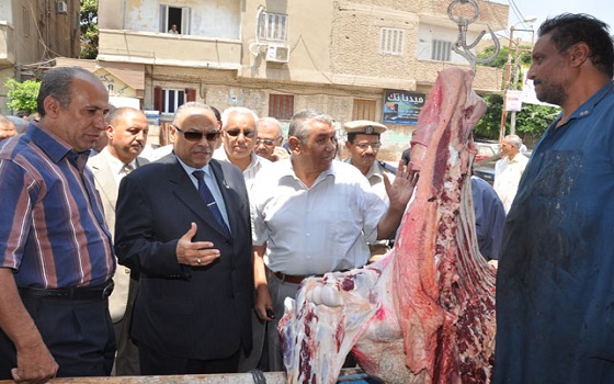 مصر اليوم - محافظ بني سويف يتفقد إصلاح ماسورتي مياه وأعمال النَّظافة