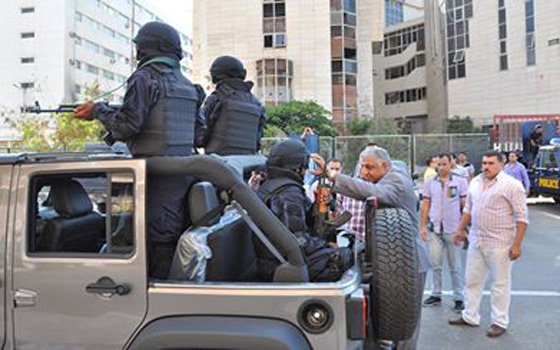   مصر اليوم - مدير أمن بورسعيد يوجِّه قوَّات التدخُّل السَّريع بالتصدِّي لمثيري الشَّغب