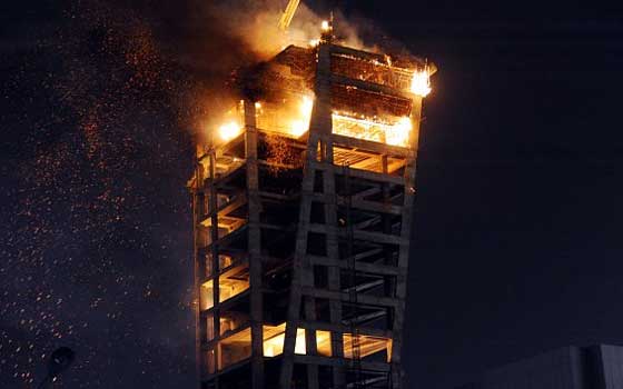   مصر اليوم - السيطرة على حريق نشب فى احد ابراج تقوية شبكات المحمول في البحيرة