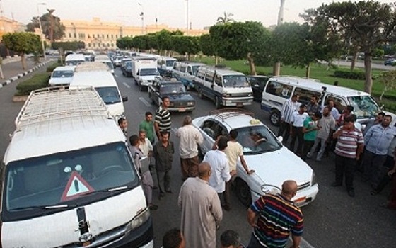   مصر اليوم - إضراب سائقو كوم العرب في سوهاج اعتراضًا على التسعيرة الجديدة
