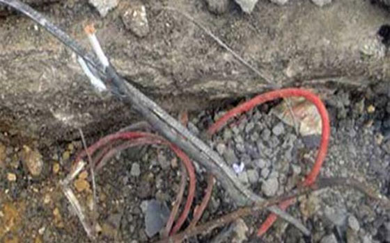 مصر اليوم - القبض على عصابة سرقة الكابلات الكهربائية في السويس