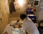 مصر اليوم - خبير: الشفاء من الإيدز لا يلوح في الأفق