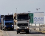   مصر اليوم - إسرائيل تسمح بإدخال 150 شاحنة بضائع لغزة عبر كرم أبو سالم