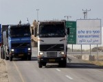 مصر اليوم - إسرائيل تسمح بإدخال 170 شاحنة بضائع لغزة عبر كرم أبو سالم