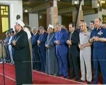   مصر اليوم - السيسي يؤدِّي صلاة عيد الفطر في مسجد القوات الجويَّة
