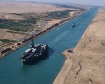   مصر اليوم - 42 سفينة تعبر المجرى الملاحي لقناة السويس