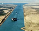   مصر اليوم - 52 سفينة تعبر المجرى الملاحي لقناة السويس