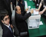 مصر اليوم - بوتفليقة يهنىء السيسي في ذكرى احتفالات ثورة 23 يوليو