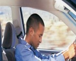   مصر اليوم - شخص من بين 25 يعترف بشعوره بالنعاس والنوم أثناء القيادة