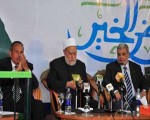   مصر اليوم - مصر الخير تقيم حفل إفطار للعاملين في مستشفى حلوان ضمن حملة مع بعض