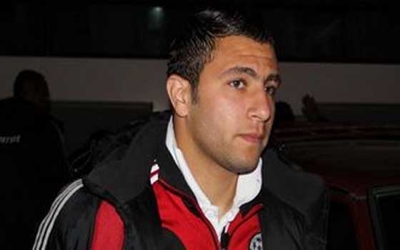   مصر اليوم - سموحة يدعم صفوفه بالتعاقد مع حسام غالي الصغير