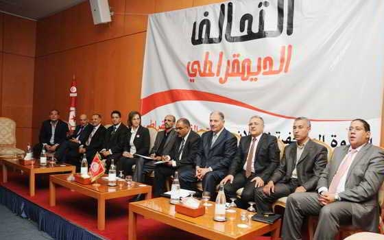   مصر اليوم - التحالف الديمقراطى ينظم أولى قوافله الإغاثية إلى غزة