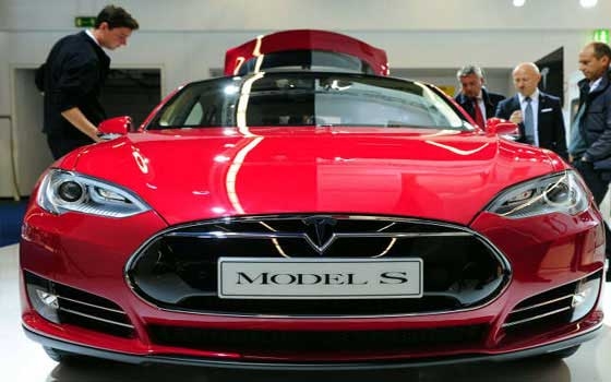   مصر اليوم - تسلا تخطط لطرح طراز كهربائي مدمج في 2017