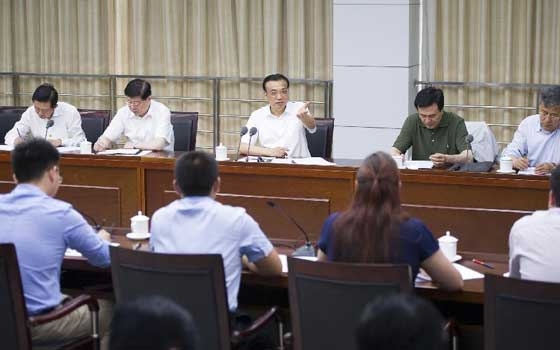   مصر اليوم - لي كه تشيانغ: ينبغي ألا تضع الرقابة العراقيل أمام الشركات