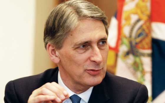   مصر اليوم - هاموند يصل باريس للمشاركة في محادثات وقف اطلاق النار في غزة