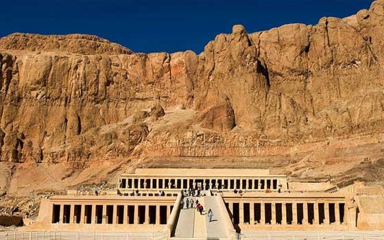   مصر اليوم - مدينة الأقصر تشهد إقبالاً سياحياً ثالث أيام العيد